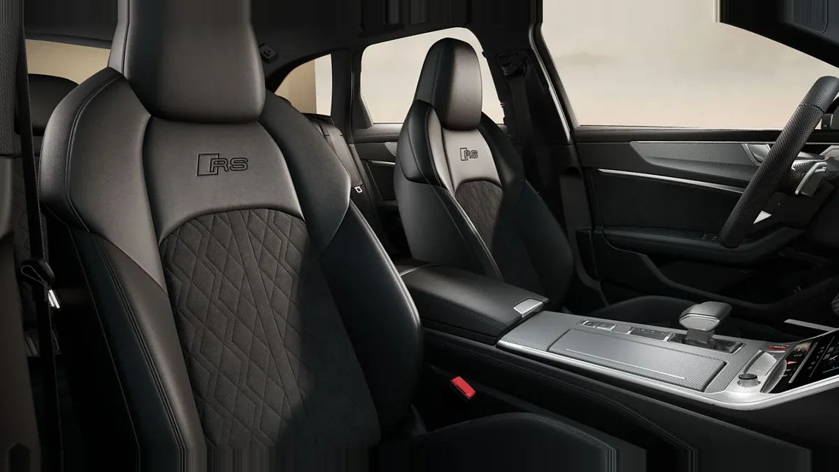 Audi RS6 Avant TFSI Quattro en renting — Interior