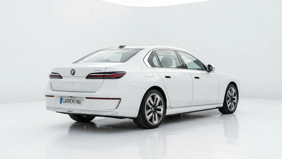 BMW Serie 7 740d xDrive en renting — Trasera