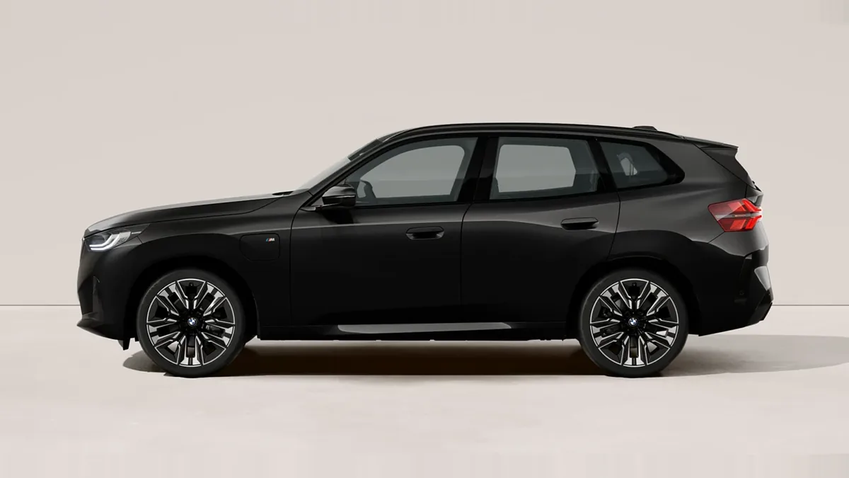 BMW X3 30e xDrive en renting — Lateral
