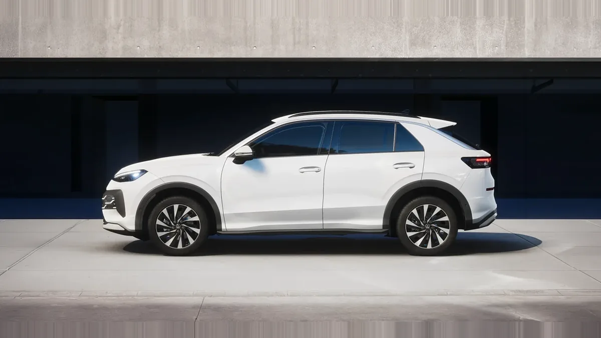 Volkswagen T-ROC Match 1.5 eTSI 150CV DSG en renting — Lateral