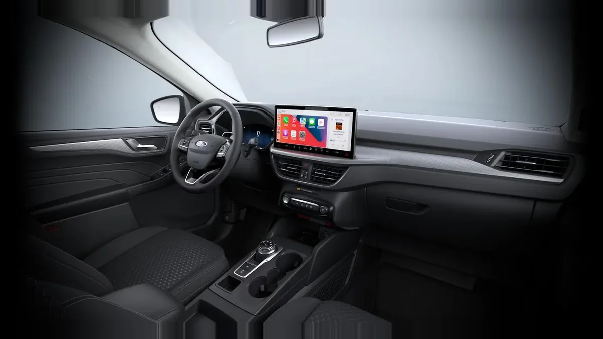 Ford Kuga MCA Titanium 2.5 Duratec PHEV 243CV Auto en renting — Interior
