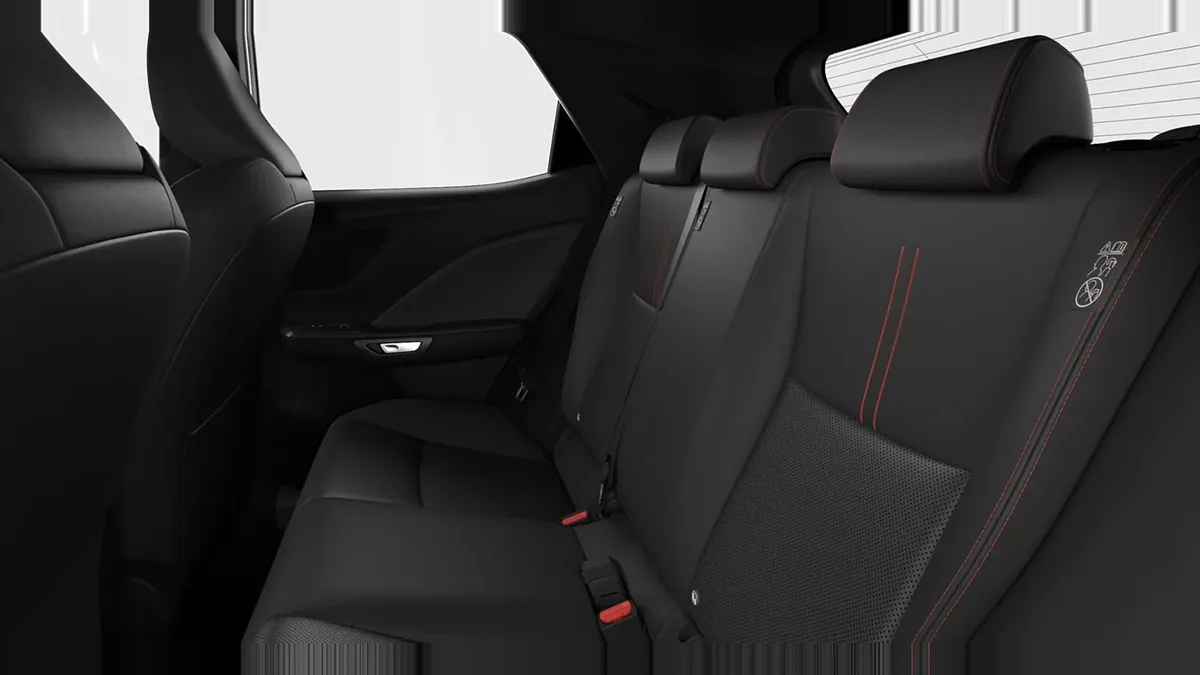 Lexus LBX Elegant Black 136CV Aut. en renting — vista 7