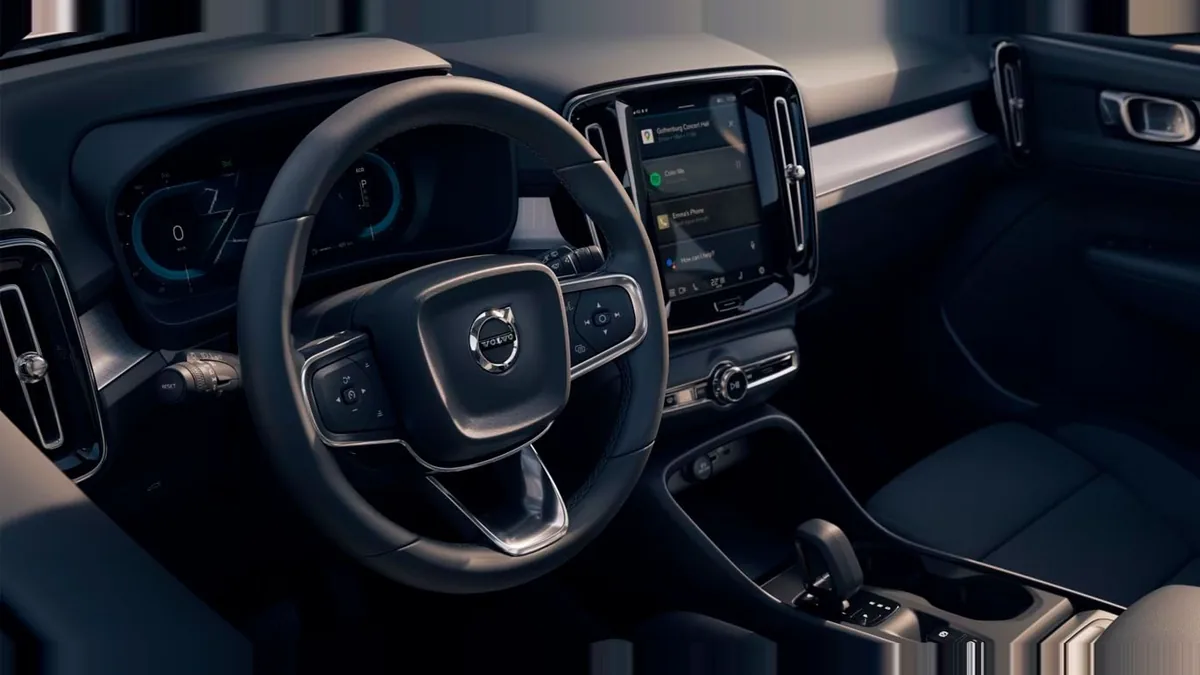 Volvo XC40 2.0 B3 Core G Auto en renting — Interior